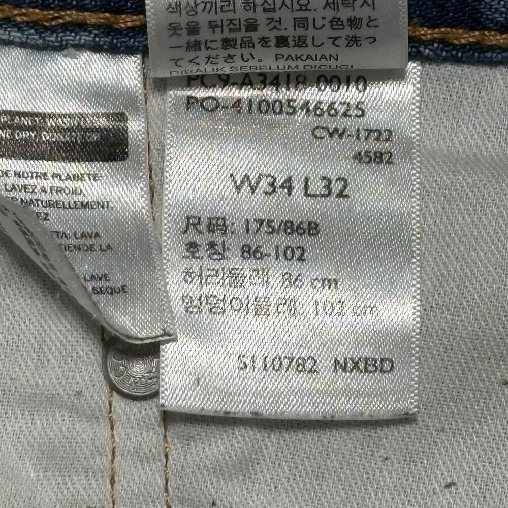 Levi's 550 '92 Early 2010s Reissue Light Wash Distressed Jeans 34x32 - Picture 8 of 11